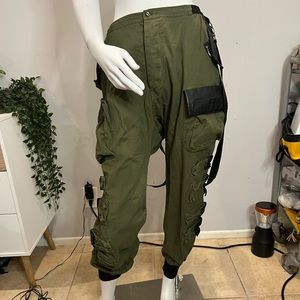 Green Cargo Pants | multiple pockets | size: L